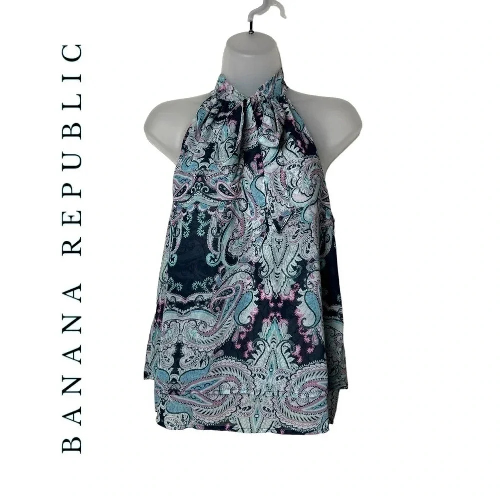 1727. BANANA REPUBLIC LAYERED SLEEVELESS BLOUSE WITH MOCK NECKLINE WITH TIE‎ SM.